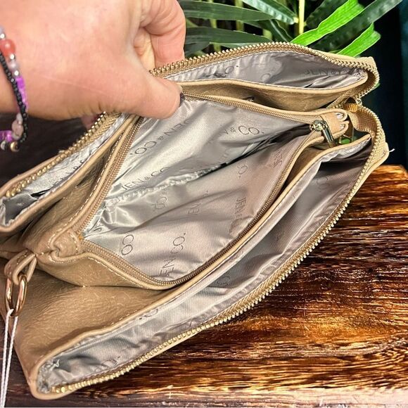Jenn & Co Izzy Vegan Crossbody in Taupe. NWT! - Picture 8 of 10